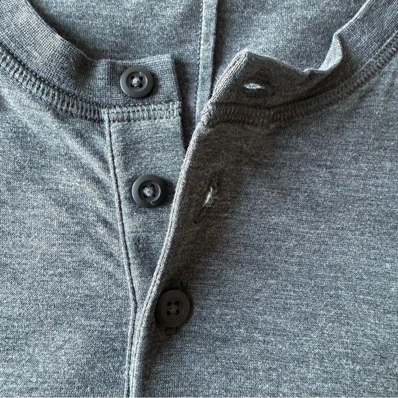 Mens Lululemon Henley - Picture 4 of 4